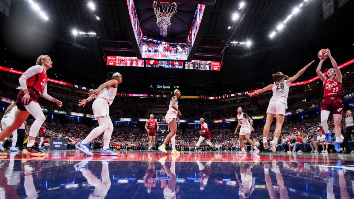 Hall of Famer Claims Caitlin Clark's Ball Hogging Allowed Angel Reese's Dream to Win Heated Clash 1 Caitlin Clark attempting a shot against the Dream