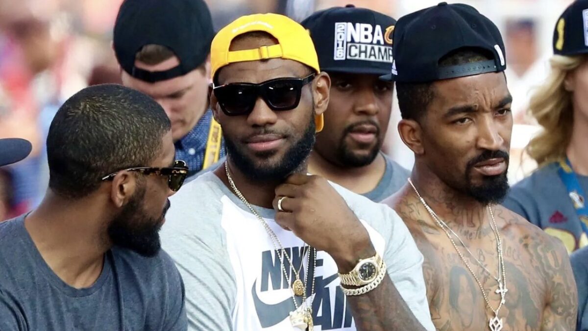 JR Smith Reveals How LeBron James' Workouts Surprised Him: "He Was Like Kobe" 1 2016 Cavaliers after winning the title
