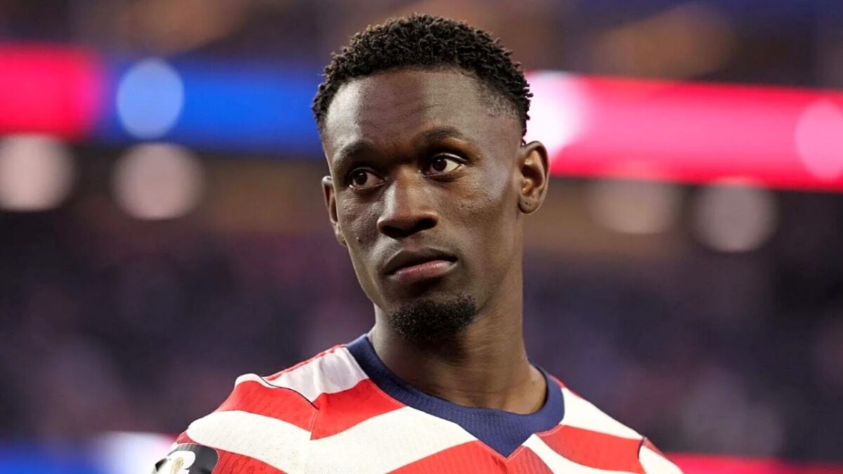 "Absolute Dog Trash" - Jason Kelce, Dan Orlovsky Lash Out Seeing Folarin Balogun Get a Controversial Red Card in World Cup Knockouts 1 Absolute Dog Trash - Jason Kelce, Dan Orlovsky Lash Out Seeing Folarin Balogun Get a Controversial Red Card in World Cup Knockouts