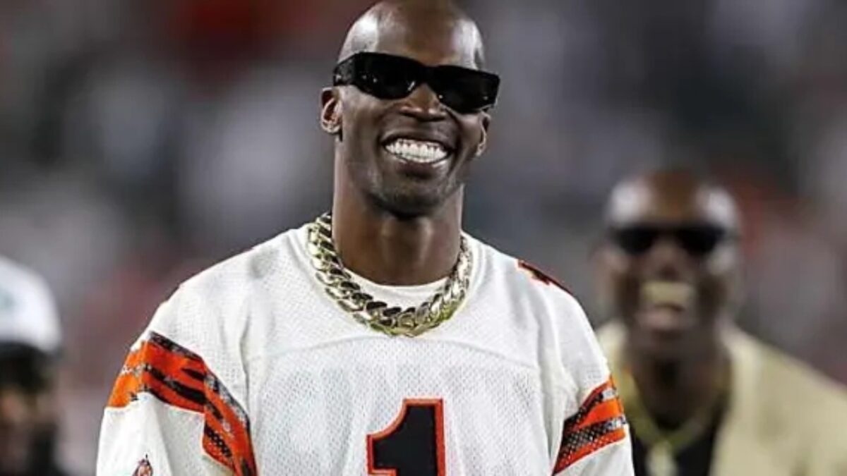 Ex-NFL Star Exposes Net Worth Reporting Websites by Casually Flexing $15 Million in His Bank Account 1 Ex-NFL Star Exposes Net Worth Reporting Websites by Casually Flexing $15 Million in His Bank Account