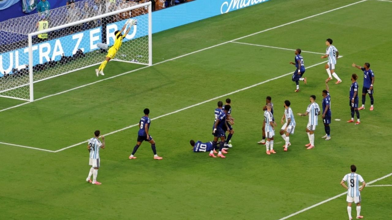 Lionel Messi Faces Intense Backlash For Taking a Freekick Before Vozinha Set Up a Wall: “Biggest Cheat in Football History”