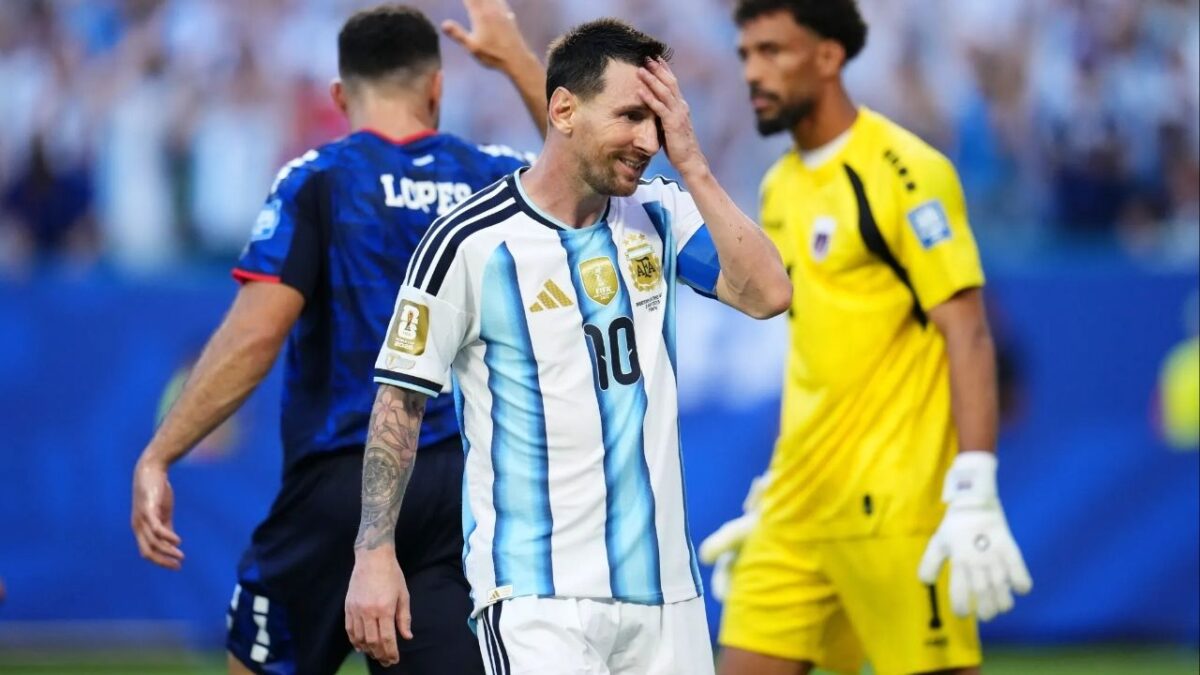 Lionel Messi Faces Intense Backlash For Taking a Freekick Before Vozinha Set Up a Wall: "Biggest Cheat in Football History" 1 Lionel Messi (Image via Getty)