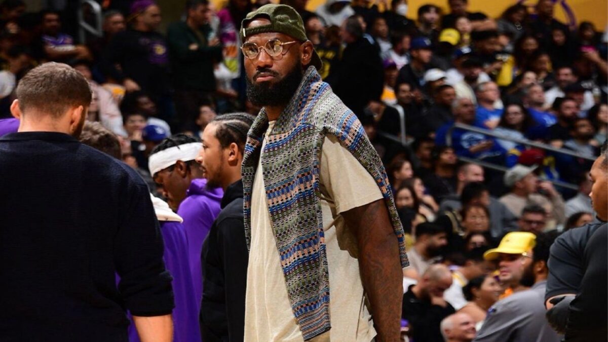 Spurs Big Man Sends LeBron James a Recruitment Voice Note Despite Being Posterized by the King 1 LeBron James remains undecided about his future