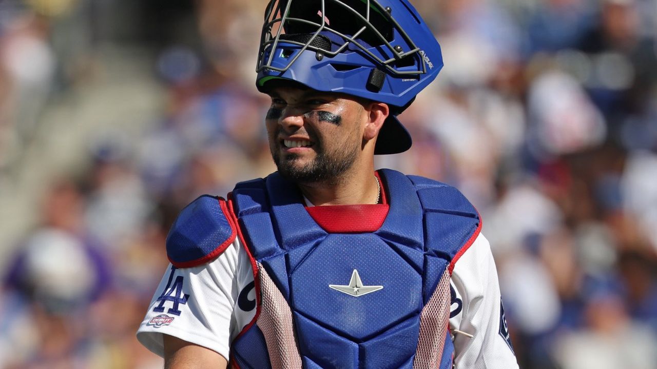 Dodgers’ Eliezer Alfonzo Jr. Receives Standing Ovation From Fans During MLB Debut Following Heartbreaking Family Tragedy