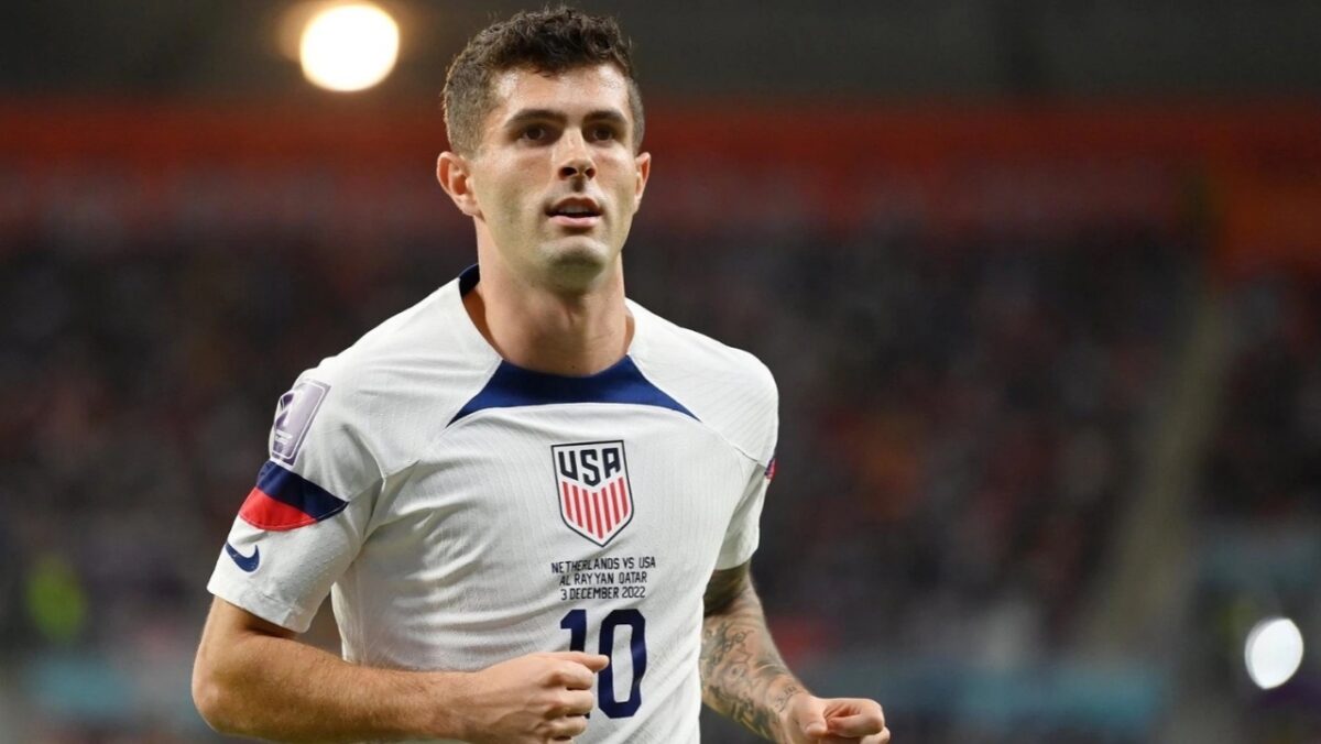 Landon Donovan Reveals Growing Frustration With Christian Pulisic’s Camp After USMNT World Cup Exit 1 Christian Pulisic in USA Football jersey
