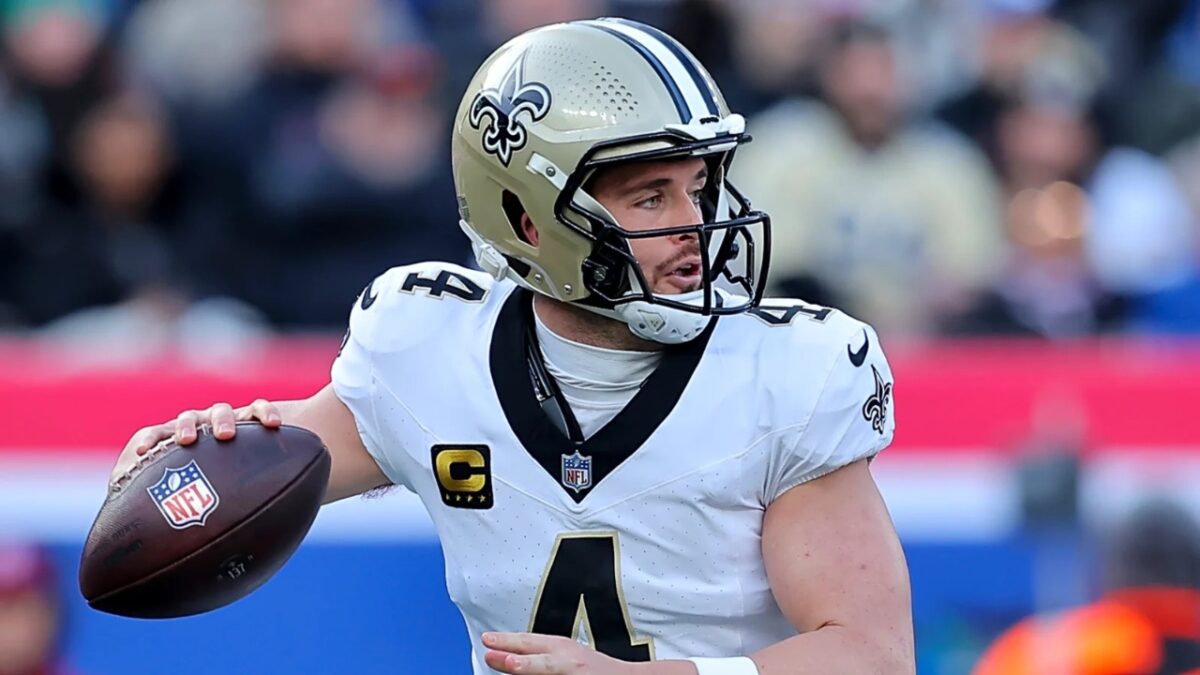 Derek Carr Admits Multiple NFL Teams Tried to Lure Him Out of Retirement 1 Derek Carr Admits Multiple NFL Teams Tried to Lure Him Out of Retirement