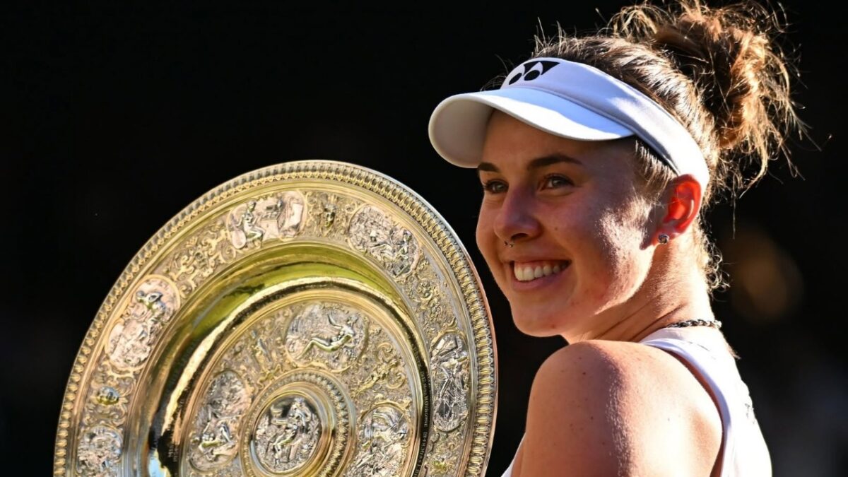 Linda Noskova Wraps Herself in a Towel During Crunch Wimbledon Final Against Karolina Muchova 1 Linda Noskova Wimbledon 2026