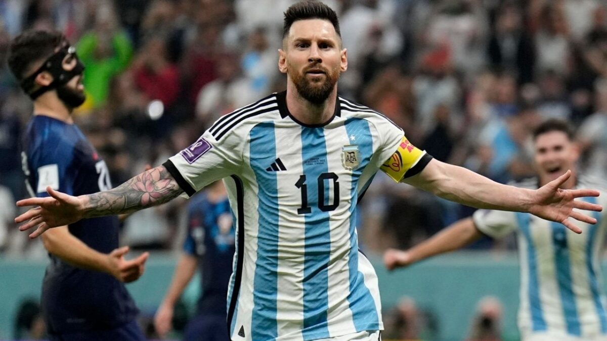 'Cocky' Argentina Fans Filmed Burning, Spitting on England Flag After Semifinal Win 1 'Cocky' Argentina Fans Filmed Burning, Spitting on England Flag After Semifinal Win