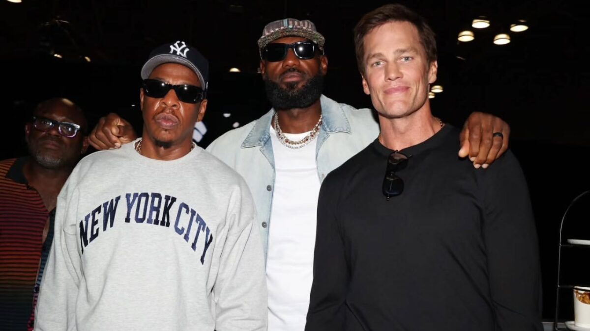 Shaquille O'Neal Backs LeBron James' Title Pursuit with 76ers: "You're Supposed to Chase Rings" 1 Jay Z, LeBron James, and Tom Brady at the Fanatics Fest