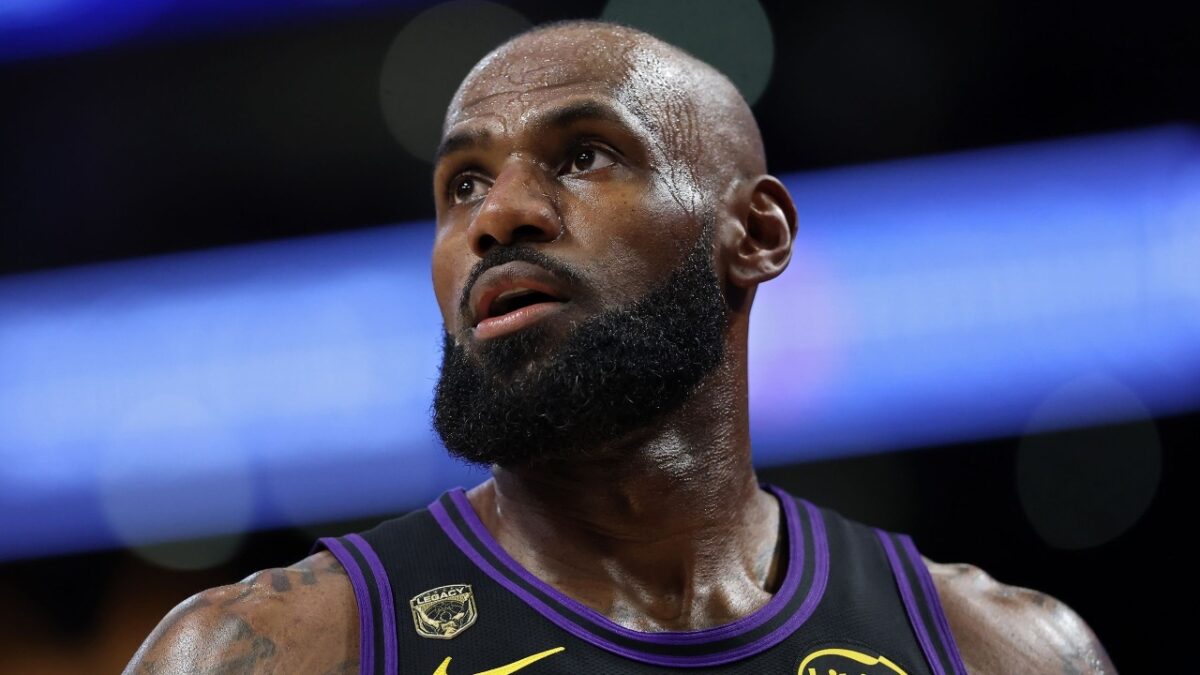 Shaquille O'Neal Claiming Lakers Fans Loved Kobe Bryant Over Him Draws Mixed Reactions - "Was Mad When You Left" 1 LeBron James
