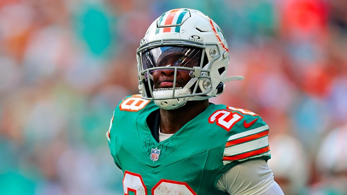 Dolphins' De’Von Achane Aims to Win the Rushing Title in 2026 Season 1 Dolphins' De’Von Achane Aims to Win the Rushing Title in 2026 Season