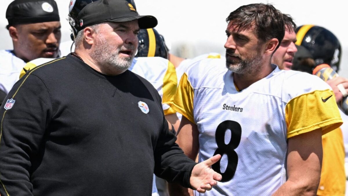 Anthony Fauci's Lawyers Flame Aaron Rodgers After 'Coward' Rant: "Stick to Football" 1 Mike McCarthy and Rodgers at training camp