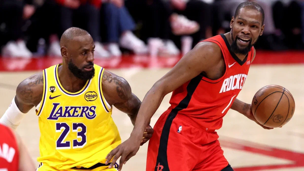 Draymond Green Hilariously Reacts to Kevin Durant Comparing 2017 Warriors to LeBron James' 76ers: "Slim Thought He Was on His Burner?" 3 LeBron James and Kevin Durant