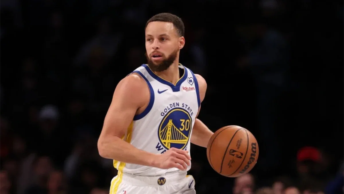 Stephen Curry & Warriors 'Want to Go Out With Dignity' Amid Unrealistic Title Goals 1 Stephen Curry