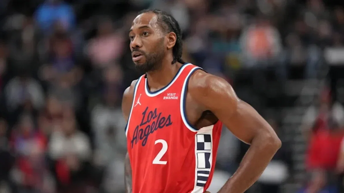Raptors Handing Kawhi Leonard $115 Million Extension Enrages Fans - "One of the Best Con Artists in Sports History" 1 Kawhi Leonard