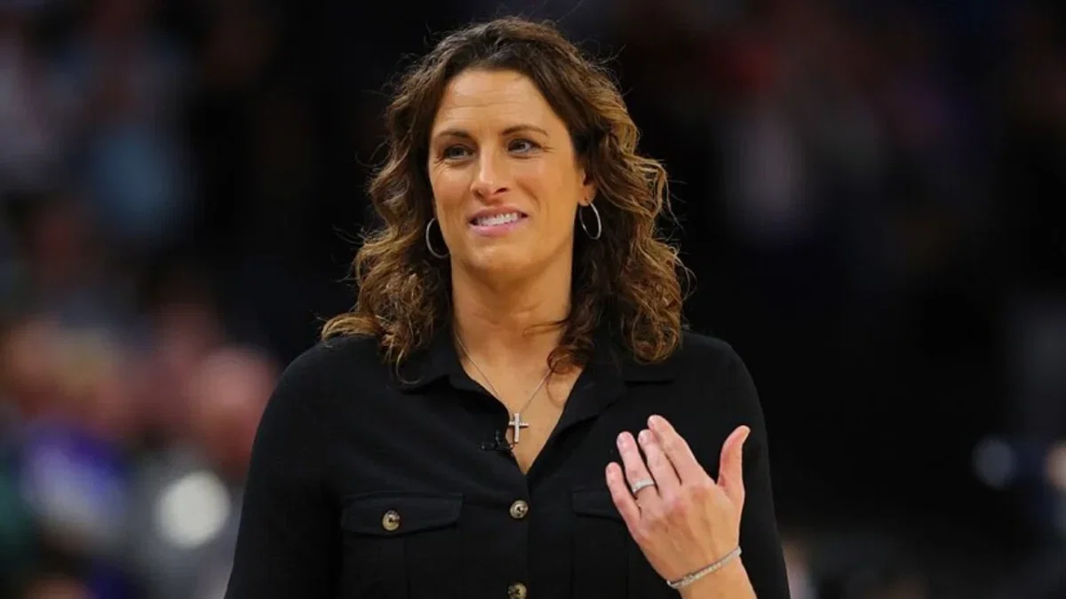 Fever Fans Upset With Stephanie White For Defending DiJonai Carrington’s Flagrant 2 Foul on Sophie Cunningham 1 Stephanie White
