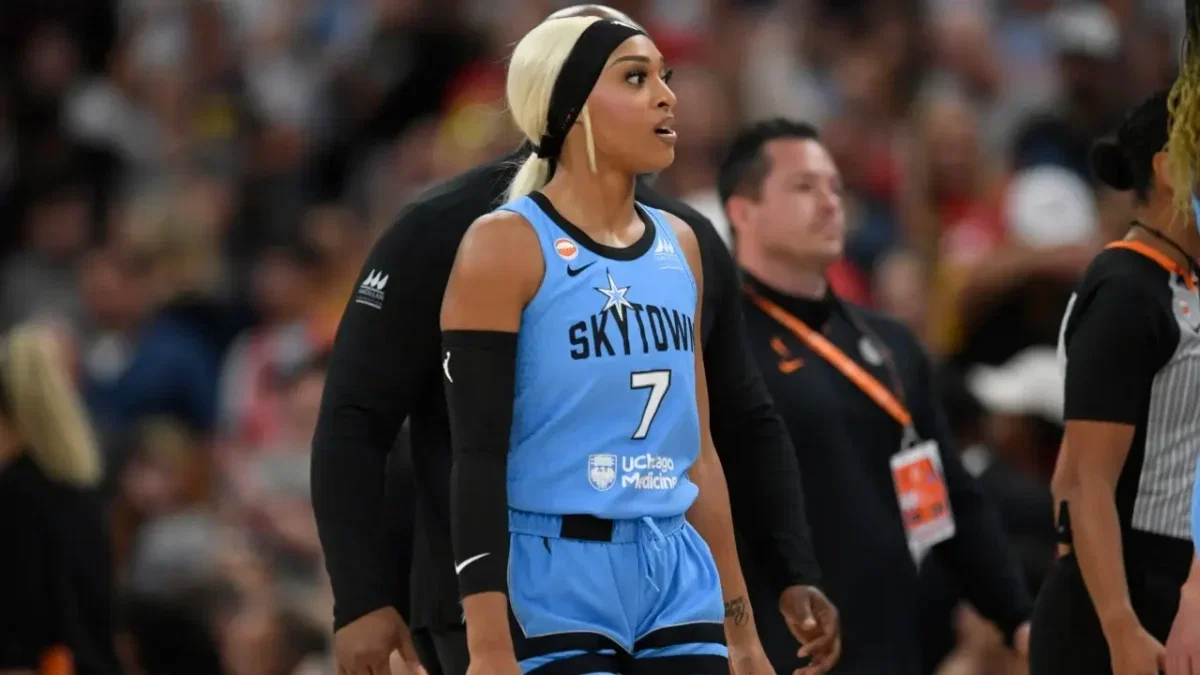 DiJonai Carrington’s Fan Ejection Complaint Backfires, Fuels ‘Professional Victim’ Backlash 1 Chicago Sky guard DiJonai Carrington