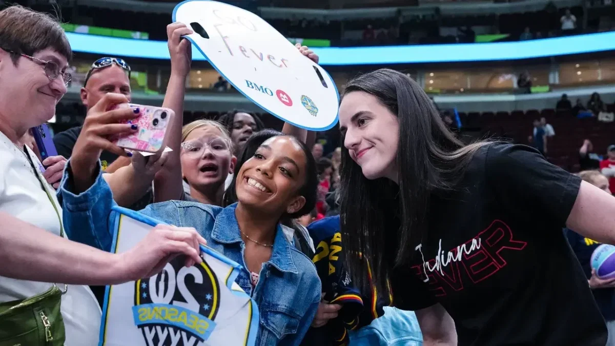 WNBA on ION Omitting Caitlin Clark From Pre-Game Banner Despite Paige Bueckers' Presence Angers Fans - "Like Choosing Luc Longley Instead of Jordan" 1 Clark is the WNBA's biggest draw