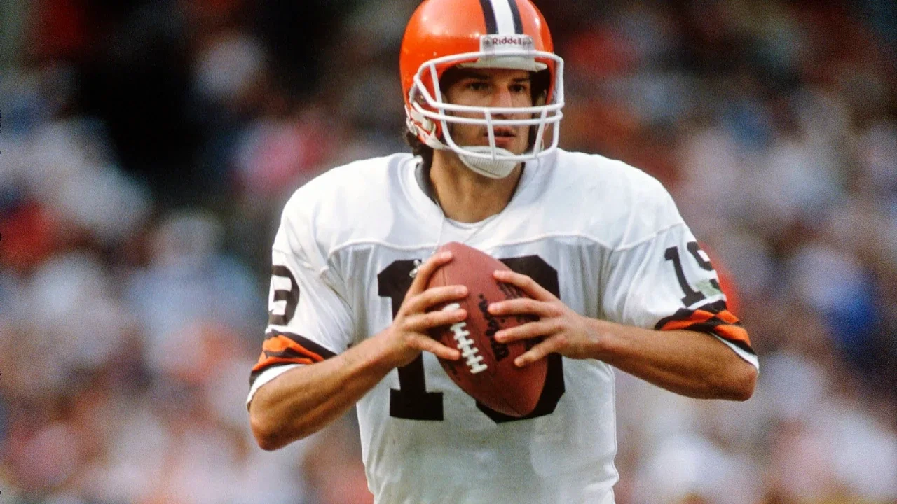 “Don’t Want to Sue My Dad” – Browns Legend Warns NFL Stars After Family’s Financial Decisions Left Him Bankrupt