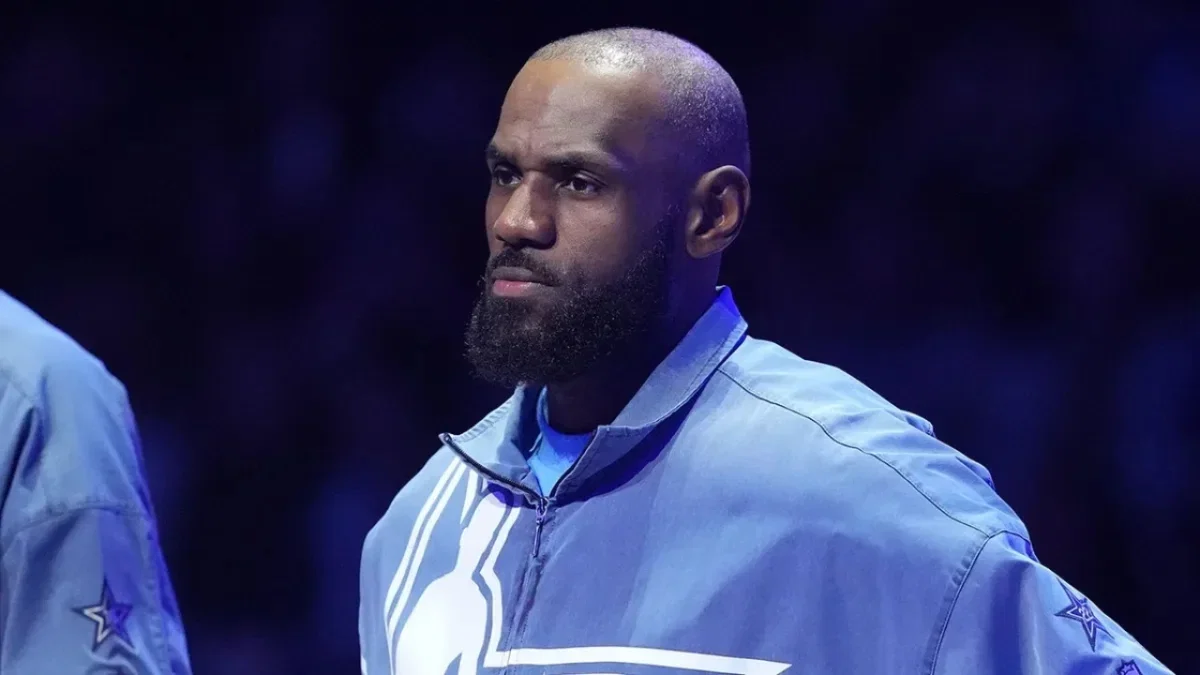 Julius Erving Excited For LeBron James-Led 76ers: "Can Set Some Records and Win Championships" 1 LeBron James