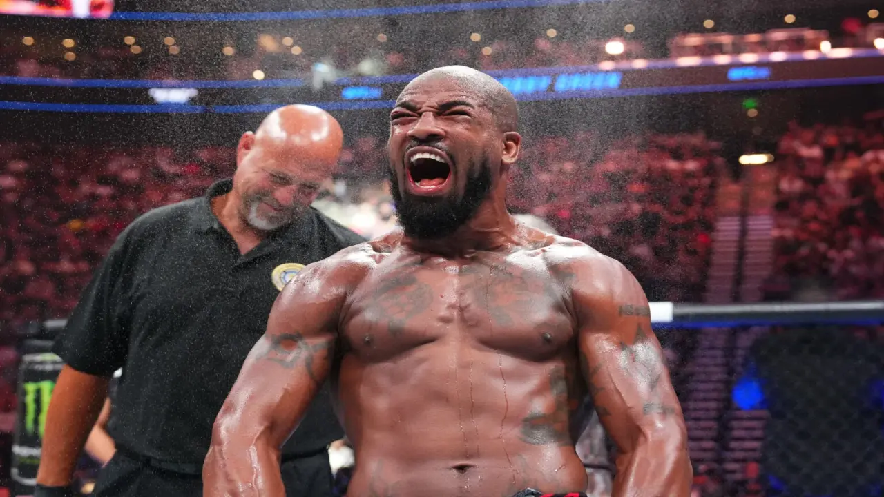(Video) Pro Boxer Faces Fierce MMA Test Against 39-Year-Old UFC Veteran King Green