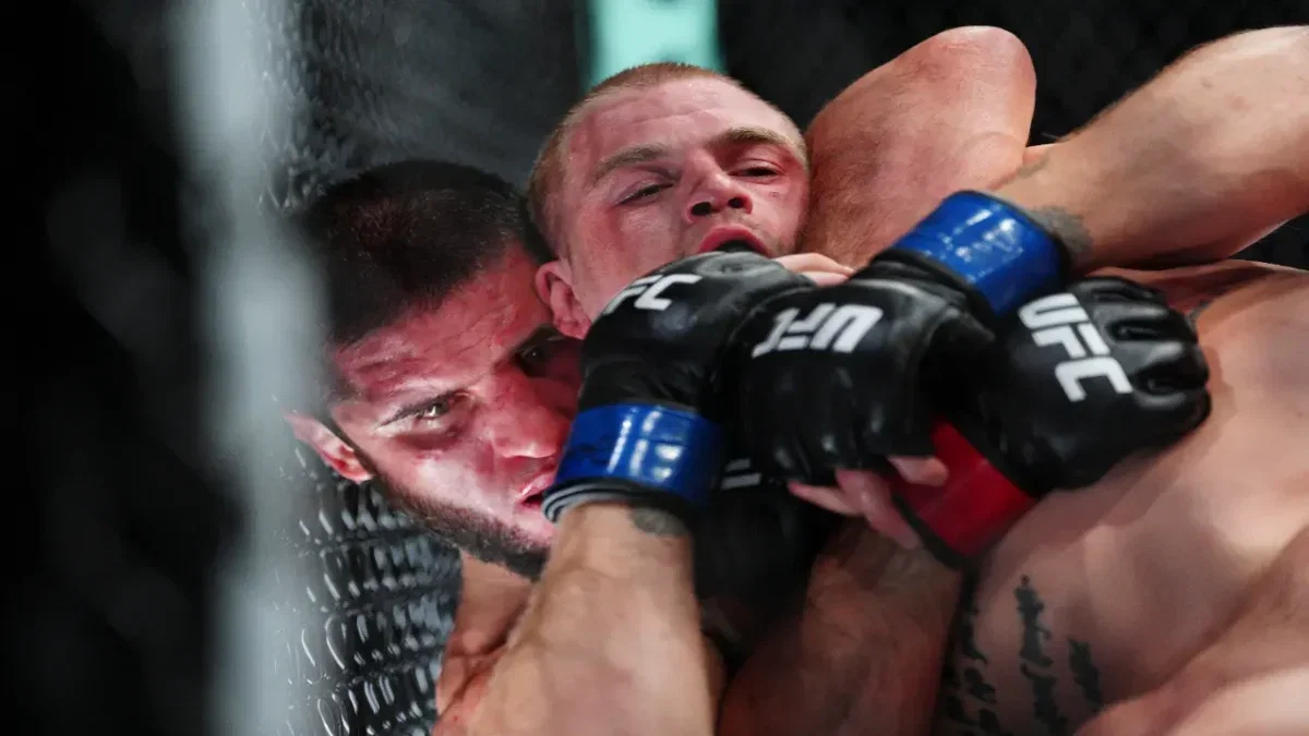 UFC Hall of Famer Wants Islam Makhachev to Follow Alexander Volkanovski's Approach to Keep 170-Pound Division Moving 1 Islam Makhachev and Ian Garry at UFC 330