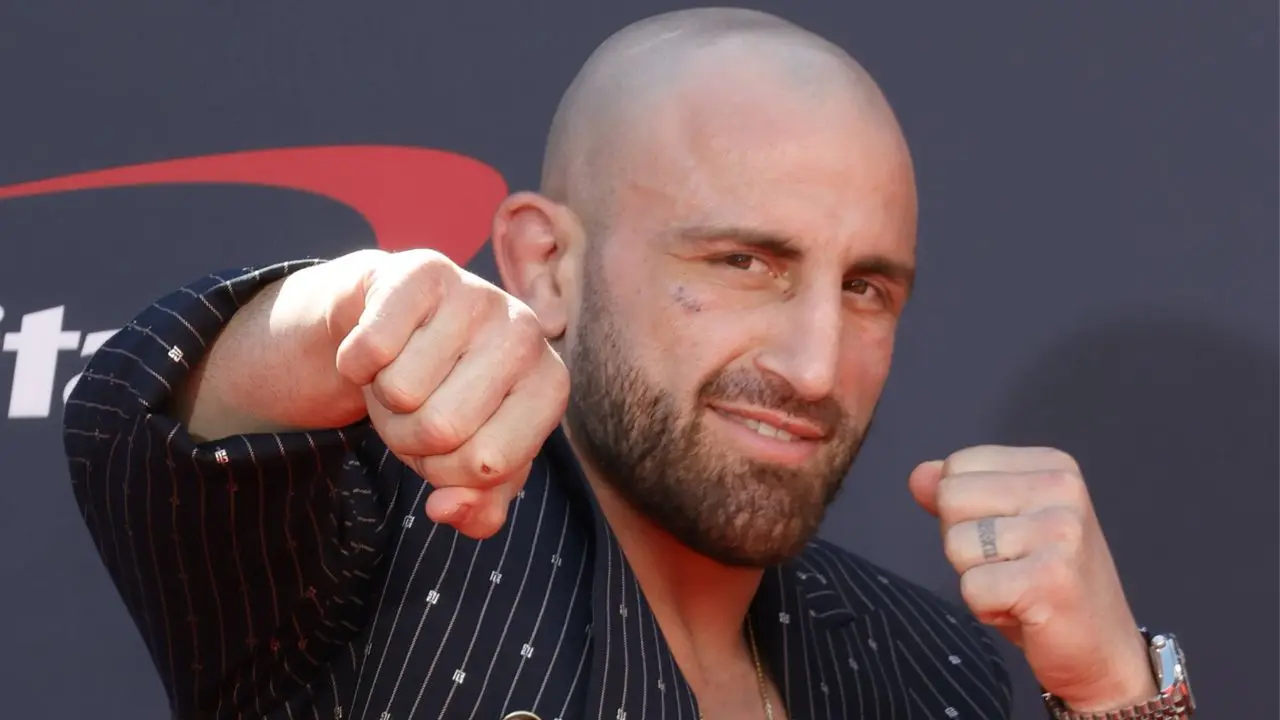 Alexander Volkanovski Hints at Potential Retirement If UFC 333 Title Defense Goes “Terribly Wrong”