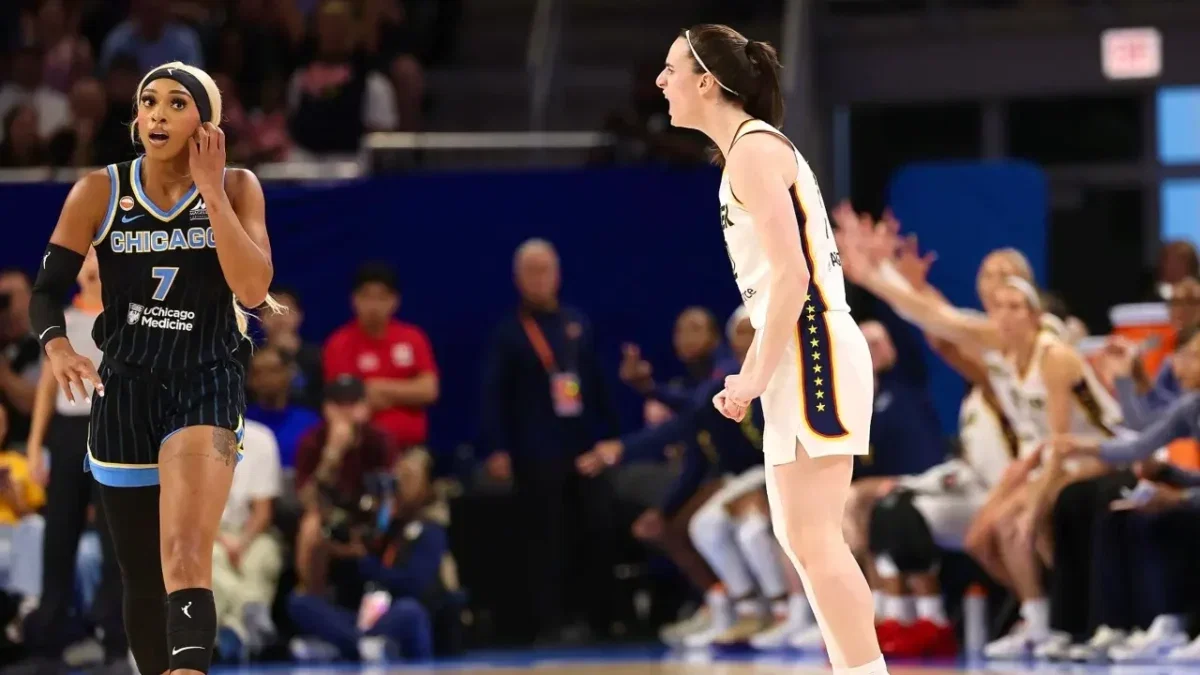 Caitlin Clark Shrugs Off DiJonai Carrington’s Bump, Explodes for 37 in Fever Victory 1 Clark screams in Carrington's face after a shot