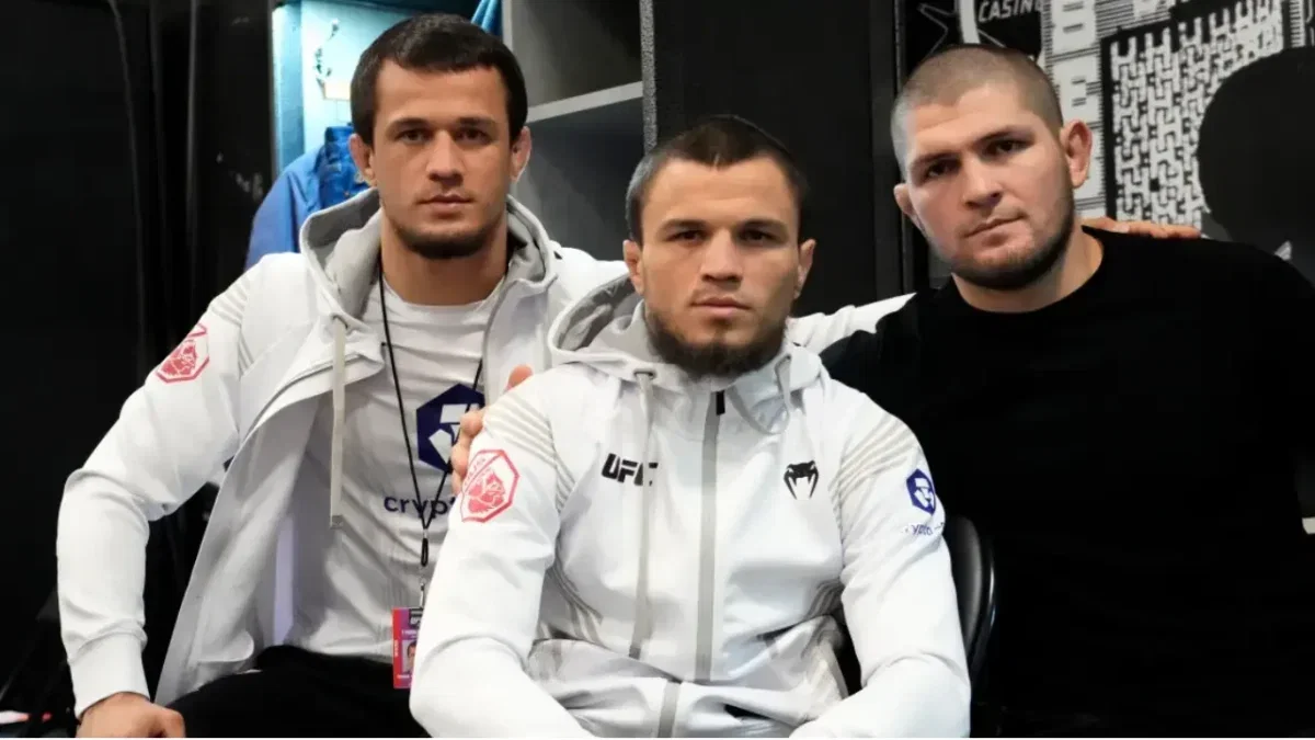Umar Nurmagomedov Talks Fan Narrative of UFC Favoritism Due to Being Khabib's Cousin 1 Umar Nurmagomedov with his brother and cousin