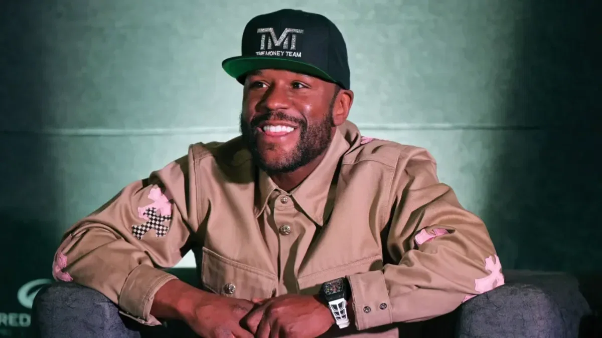Floyd Mayweather Flexes Wads Of Cash Amid Recent Bankruptcy Speculations 1 Floyd Mayweather