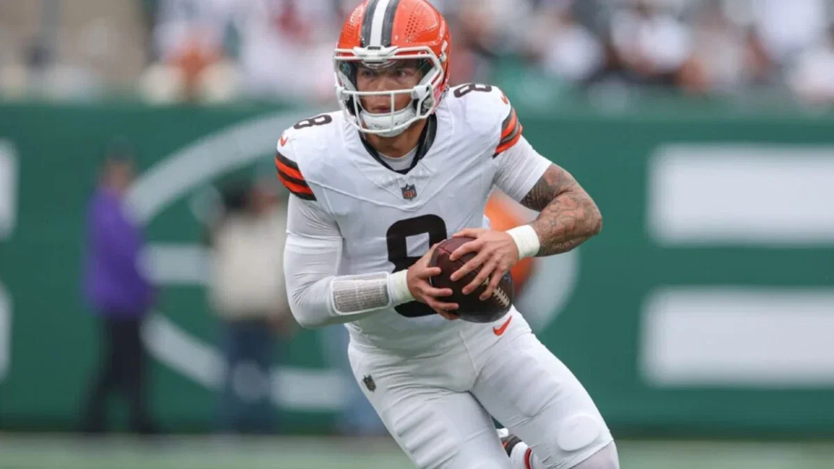 "Better Than Both" - Dillon Gabriel's Incredible Game Against Patriots Has Fans Comparing Him to Deshaun Watson, Shedeur Sanders 1 "Better Than Both" - Dillon Gabriel's Incredible Game Against Patriots Has Fans Comparing Him to Deshaun Watson, Shedeur Sanders