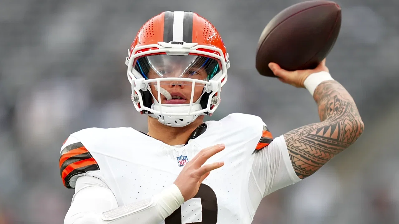 “Better Than Both” – Dillon Gabriel’s Incredible Game Against Patriots Has Fans Comparing Him to Deshaun Watson, Shedeur Sanders