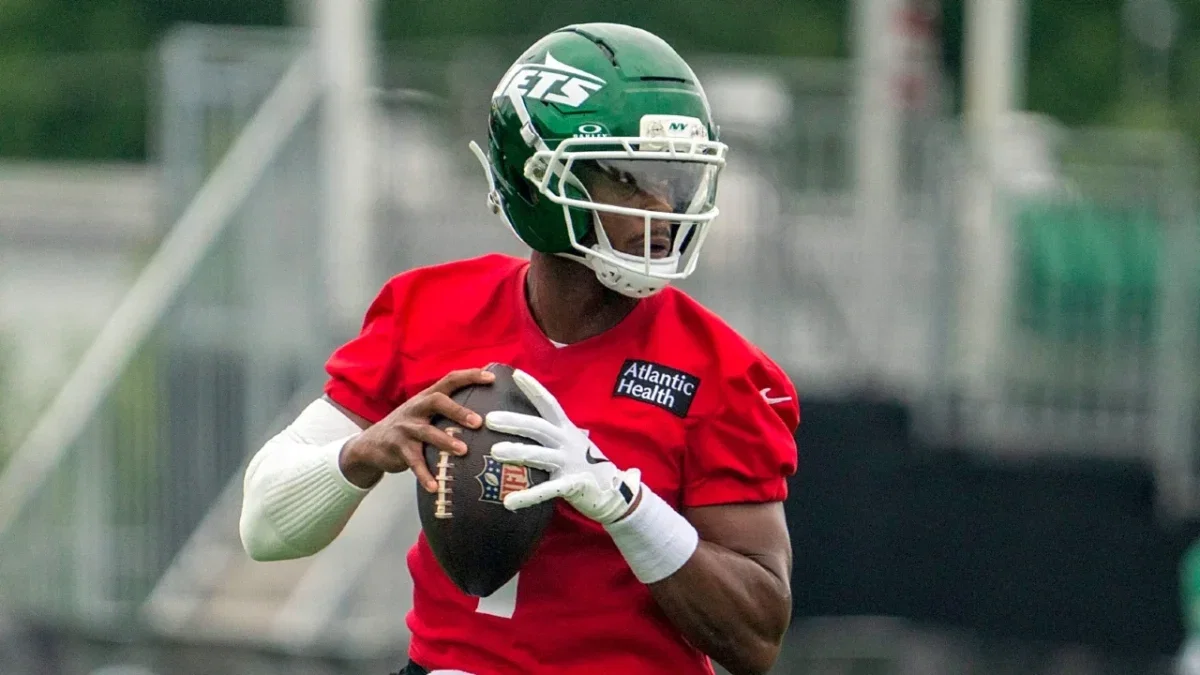 Jets Rookie Chip Trayanum Suffers Scary Injury After Huge Hit vs. Giants 1 Jets Rookie Chip Trayanum Suffers Scary Injury After Huge Hit vs. Giants