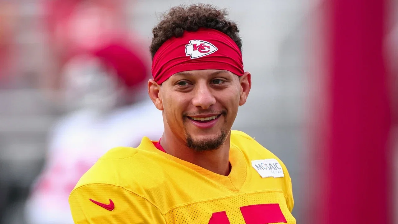 Patrick Mahomes’ 9 Month Return from ACL Tear Against Broncos Sparks Warnings from Dan Orlovsky and Kurt Warner