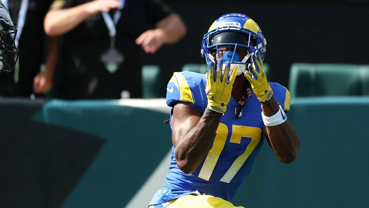 Davante Adams Keeps Climbing Elite List, Only 3 Legends Ahead of Him