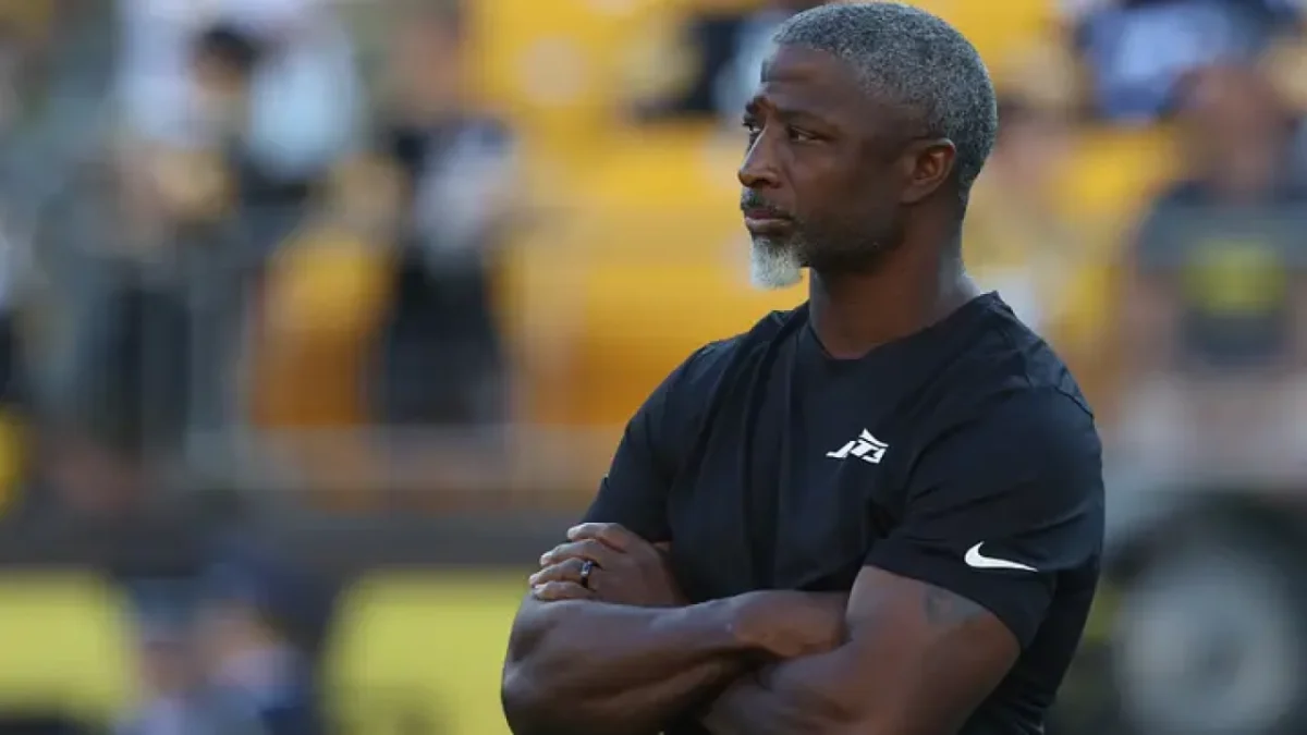 Dan Campbell Calls Aaron Glenn’s Jets Hiring One of His ‘Best’ and ‘Worst’ Days 1 Dan Campbell Calls Aaron Glenn’s Jets Hiring One of His ‘Best’ and ‘Worst’ Days