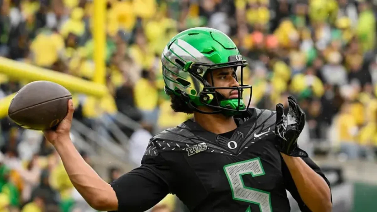 Desman Stephens Taunted Oregon Sideline While Dante Moore Laid Out on the Field Motionless, Fans Call for Suspension 1 Desman Stephens Taunted Oregon Sideline While Dante Moore Laid Out on the Field Motionless, Fans Call for Suspension