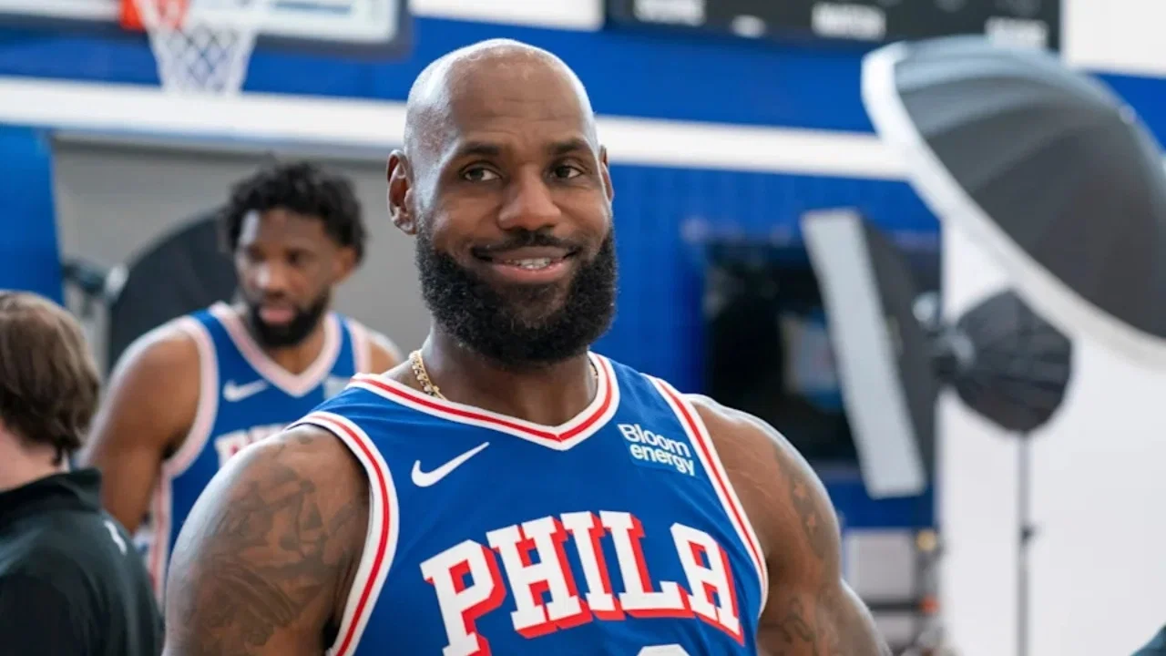 Mother & Son’s Reaction After Getting LeBron James’ Autograph Before First 76ers’ Preseason Game Goes Viral