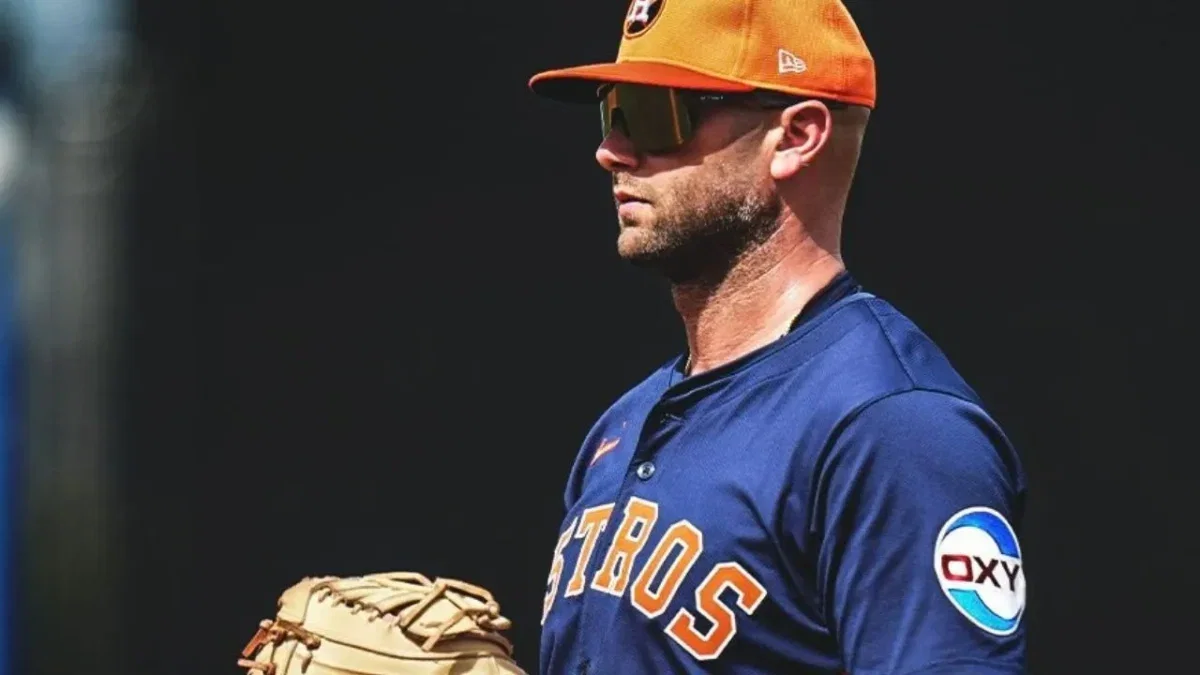 Astros' Bennett Sousa Blasts Home Fans for Booing Team in Game 1 Against White Sox 1 Christian Walker
