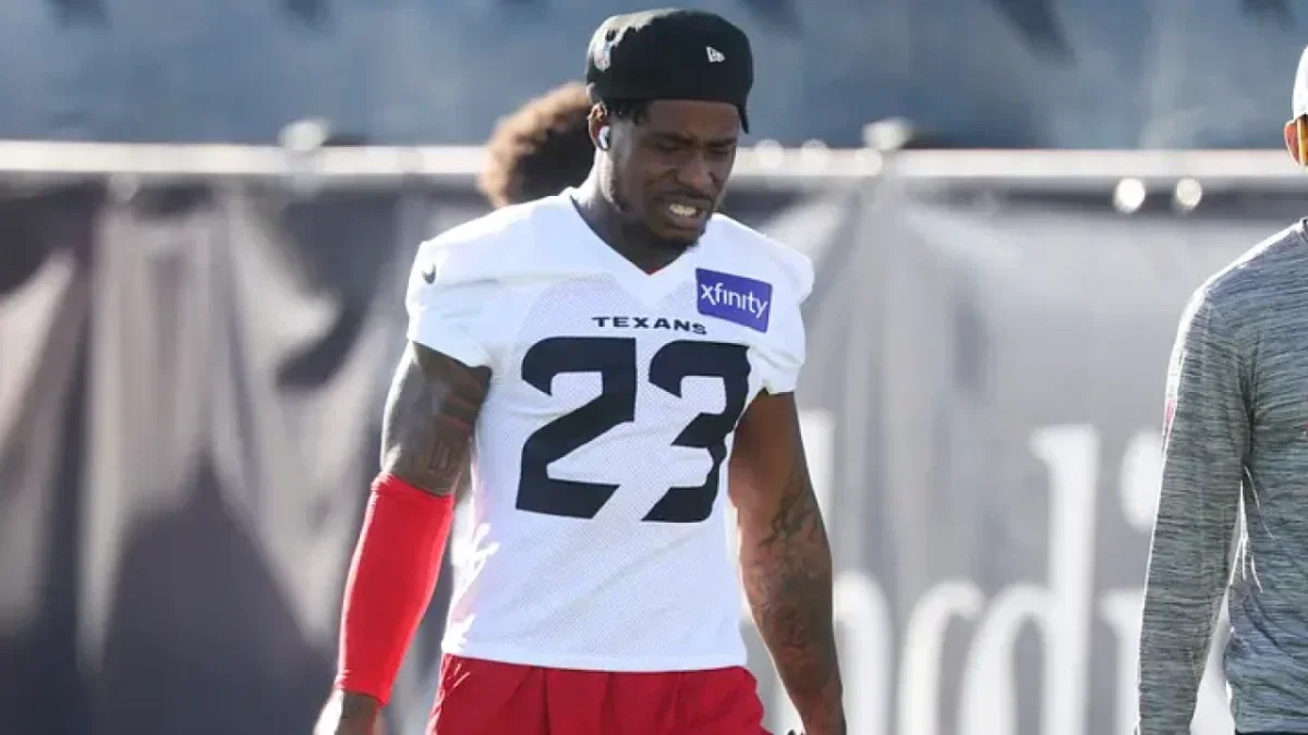 Patriots HC Mike Vrabel Roasts CJ Gardner-Johnson Over Efton Chism Shade 1 Patriots HC Mike Vrabel Roasts CJ Gardner-Johnson Over Efton Chism Shade