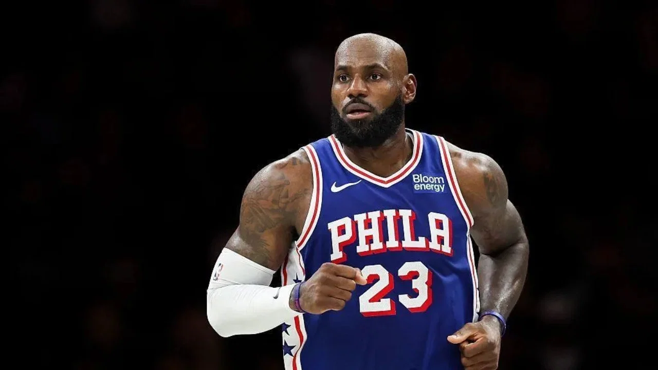 LeBron James Greeted With ‘We Don’t Want You’ Chants & Heckling in Season Opener Against Knicks
