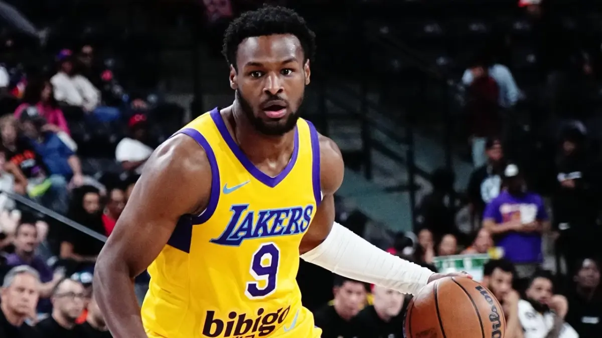 Bronny James Pulls Off a Pass His Father Would Be Proud Of in Lakers' Preseason Win 1 Bronny James