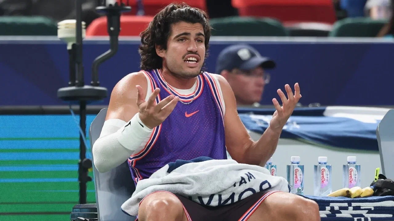 Carlos Alcaraz’s Outburst Over Inconsistency of Balls During Shanghai Masters Upset Goes Viral: “I Can’t Play Like This”