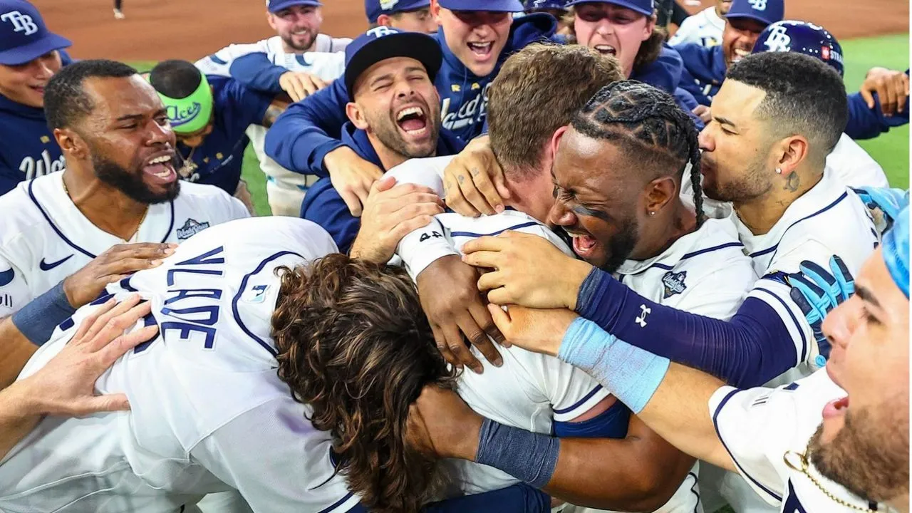 Rays Walking Off Brewers in World Series Game 4 Sparks Wild Reactions Among Fans: “Pat Murphy Punted This Game Away”