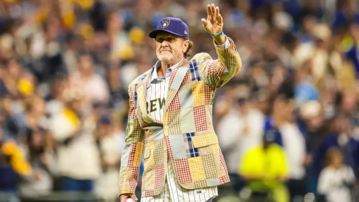 Brewers' Sal Frelick Performs Lambeau Leap as Team Celebrates 1st World Series Title During Packers Game 1 Robin Yount