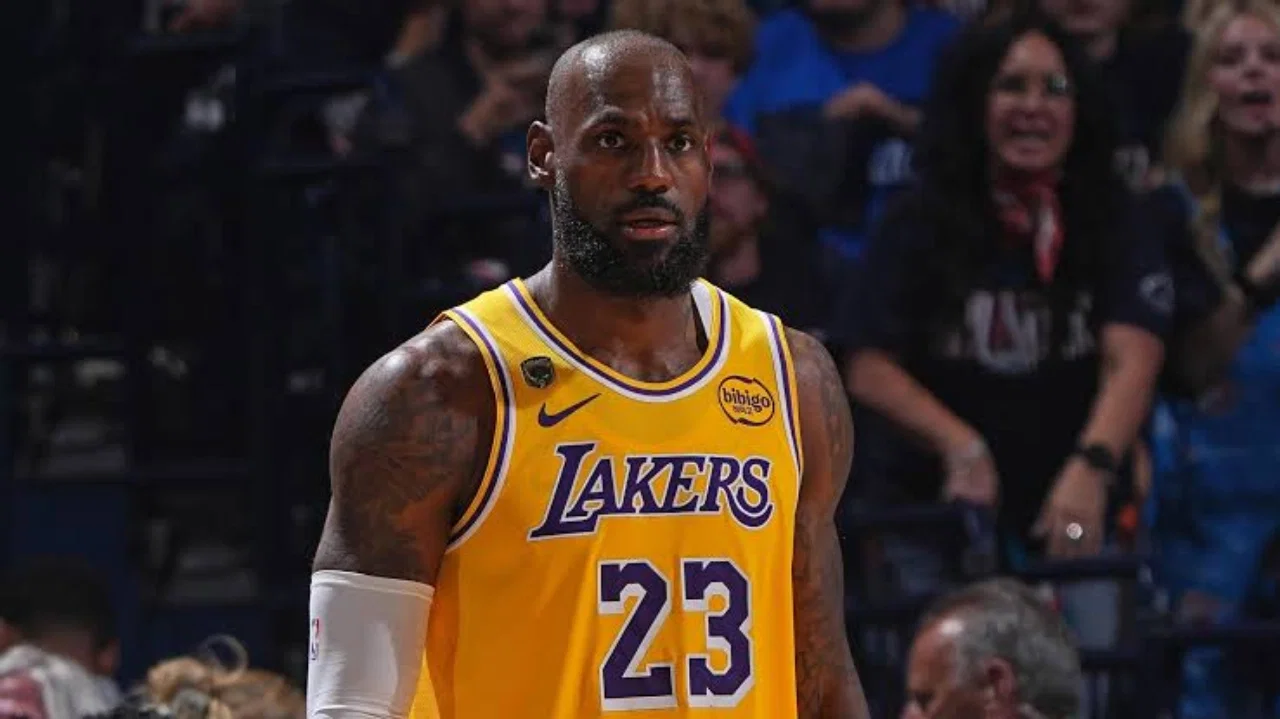 Lakers Fans Do Not Want LeBron James’ Jersey Retired Or a Statue